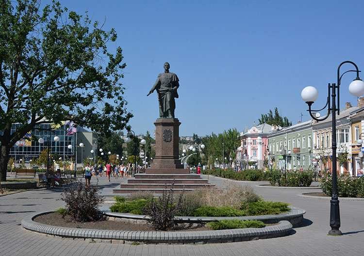 Aleja Azowska Berdiańsk ciekawostki zabytki atrakcje Ukraina