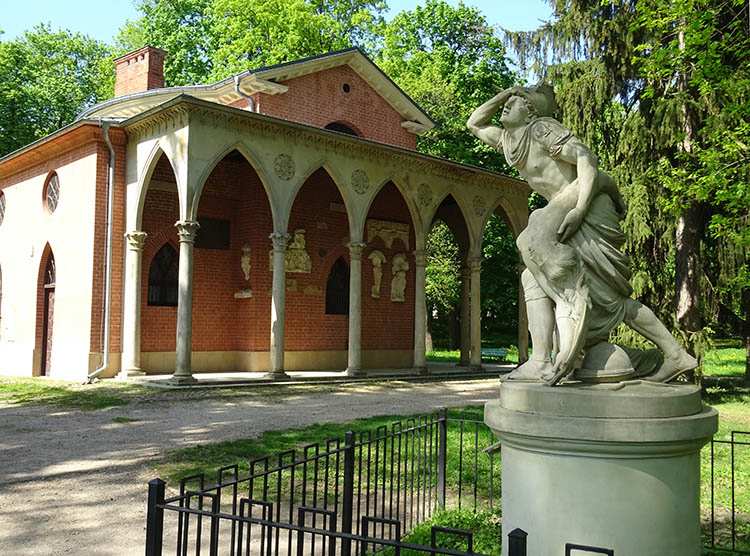 Domek Gotycki rzeźba Tankred i Klorynda Puławy ciekawostki atrakcje zabytki