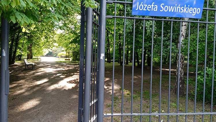 wejście do parku park Sowińskiego w Warszawie parki Warszawa ciekawostki