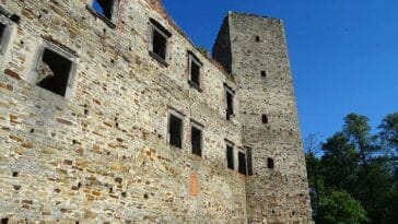 Drzewica łódzkie ruiny zamku zamki polskie