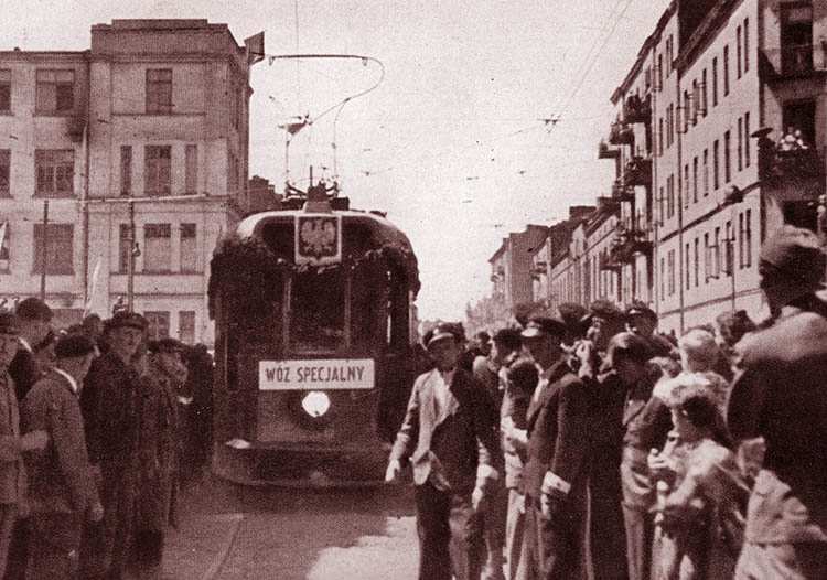 pierwszy tramwaj 1945 ul. Kawęczyńska Warszawa Praga