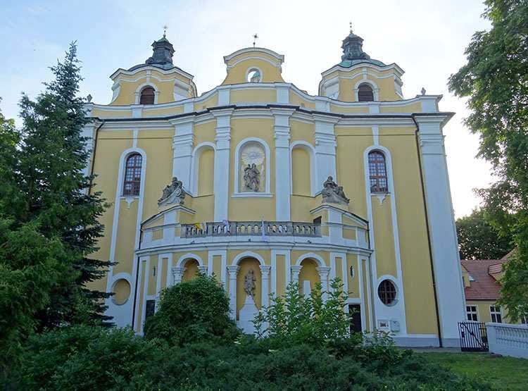katedra bazylika Trzemeszno ciekawostki atrakcje zabytki