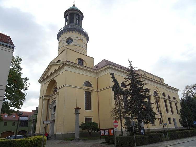 kościół św. Andrzeja Boboli Rawicz ciekawostki atrakcje zabytki Wielkopolska