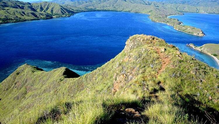 Indonezja atrakcje Park Narodowy Komodo atrakcje warany