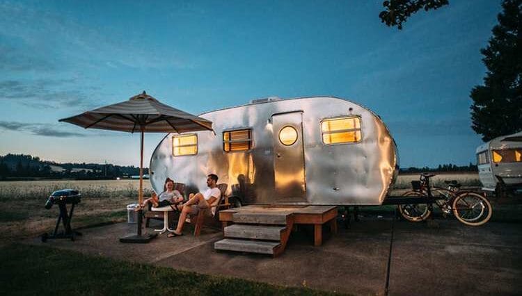 wakacje w przyczepie kempingowej czy warto