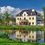 Staniszów pałac na wodzie kotlina Jeleniogórska