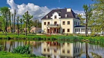 Staniszów pałac na wodzie kotlina Jeleniogórska