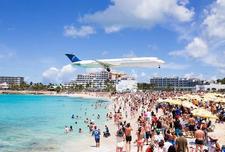 plaża samolot loty czarterowe