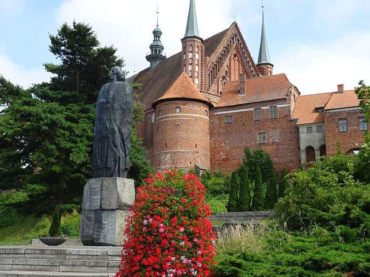 Mikołaj Kopernik pomnik Frombork