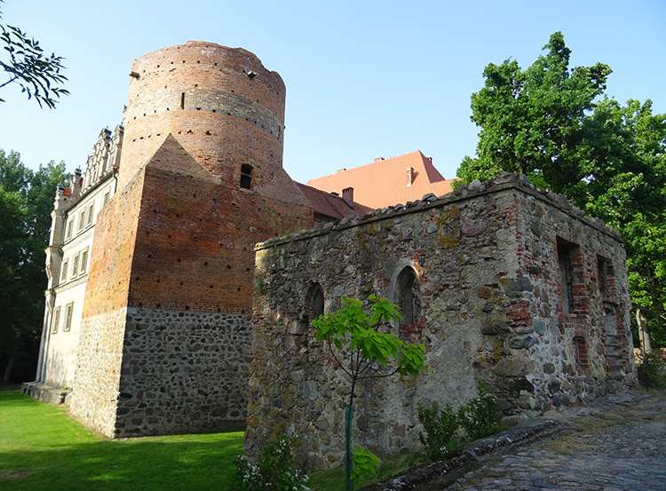 wieś Pęzino ciekawostki gotycka kaplica