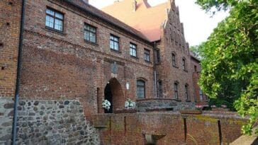 Pęzino ciekawostki zachodniopomorskie wejście na zamek