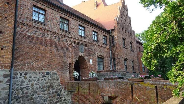 Pęzino ciekawostki zachodniopomorskie wejście na zamek